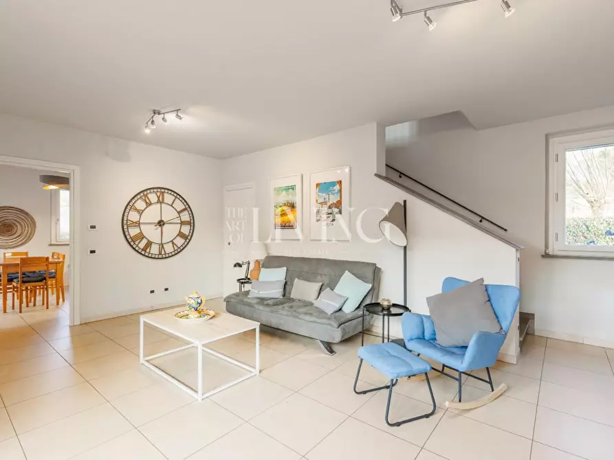 Immagine 2 di Villa in vendita  a Lucca