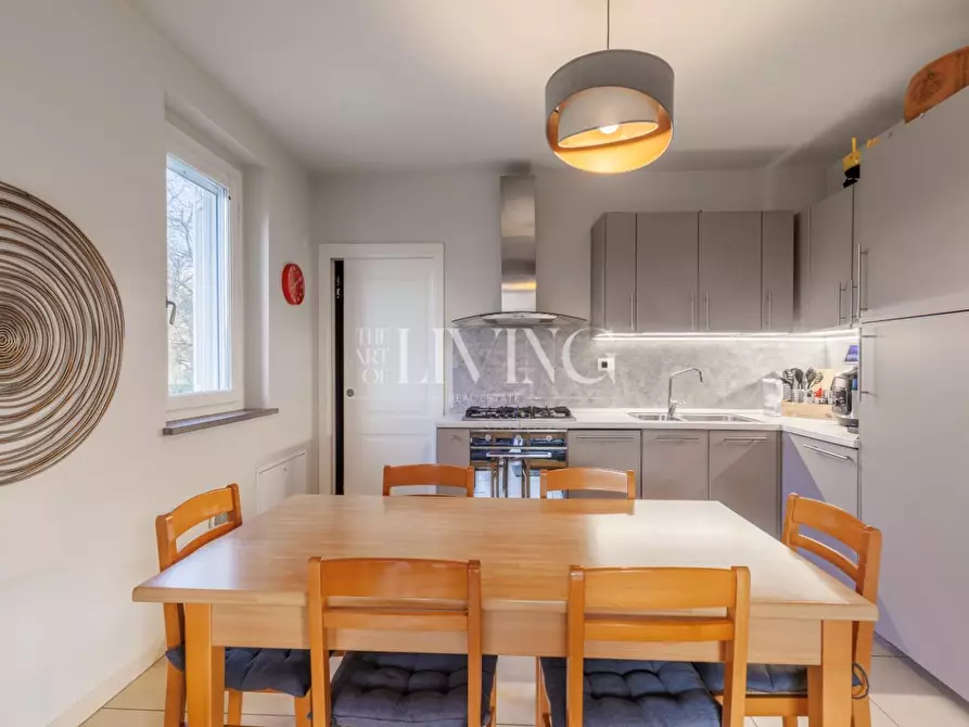 Immagine 5 di Villa in vendita  a Lucca