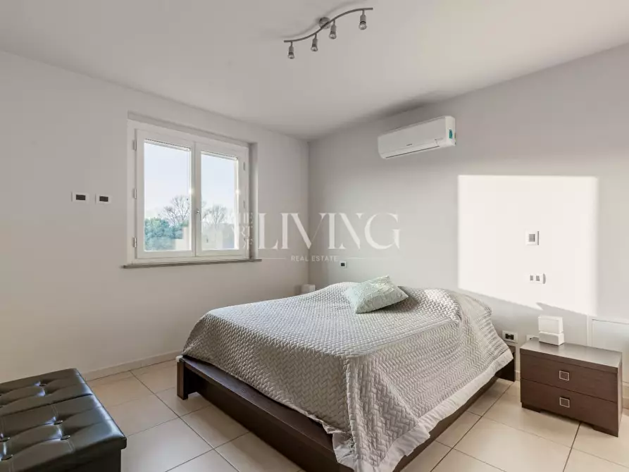 Immagine 11 di Villa in vendita  a Lucca