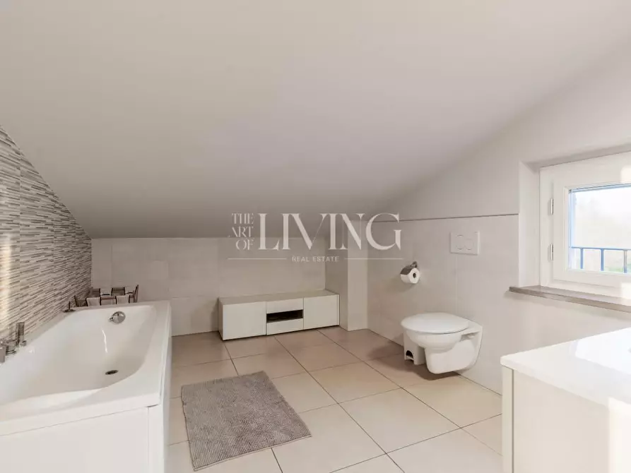 Immagine 22 di Villa in vendita  a Lucca