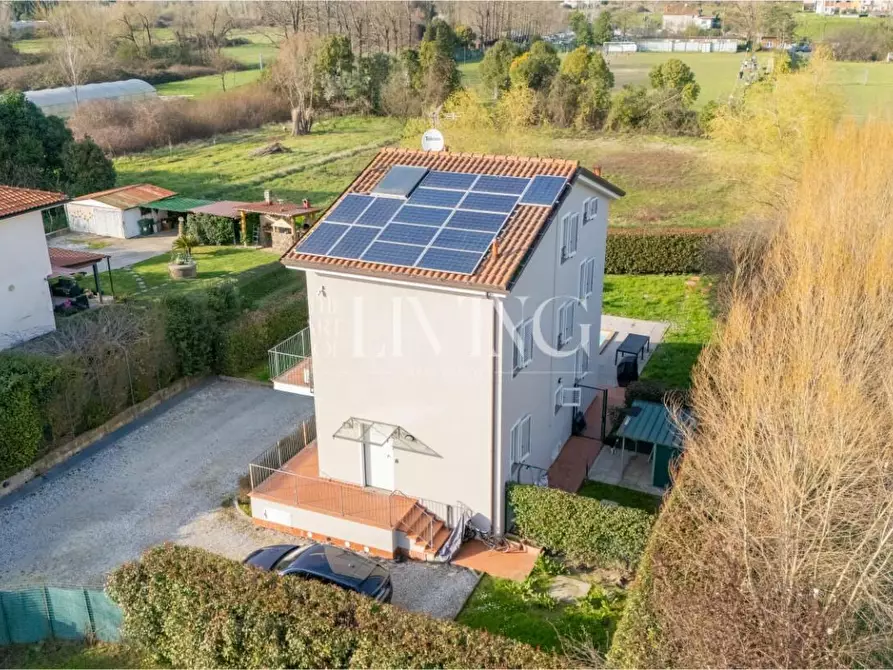 Immagine 32 di Villa in vendita  a Lucca