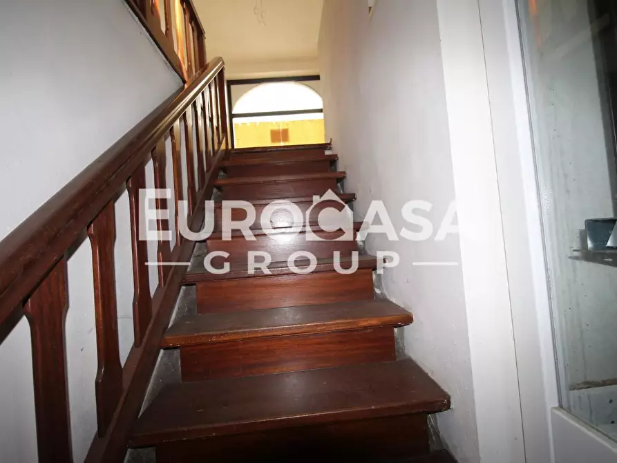 Immagine 13 di Locale commerciale in affitto  a Lucca