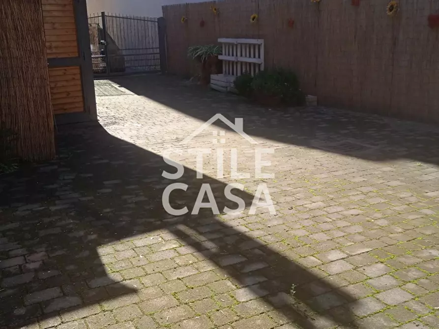 Immagine 18 di Locale commerciale in affitto  a Altopascio