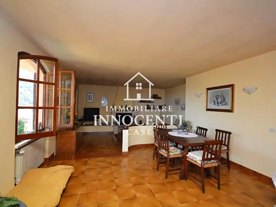 Immagine 11 di Villa in vendita  a Montignoso