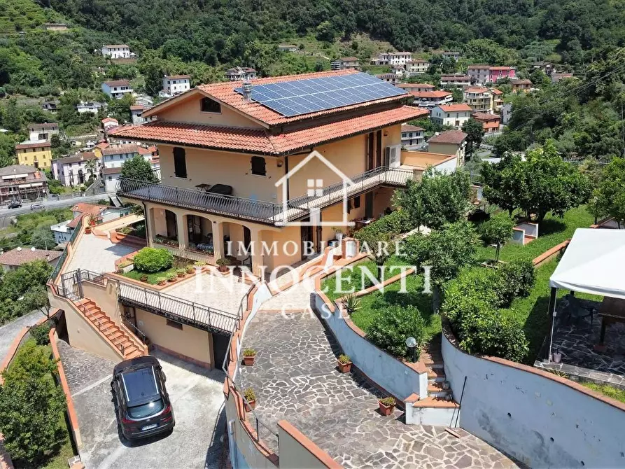 Immagine 3 di Villa in vendita  a Montignoso