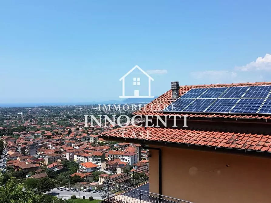 Immagine 5 di Villa in vendita  a Montignoso
