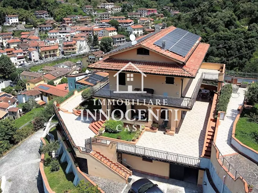 Immagine 4 di Villa in vendita  a Montignoso