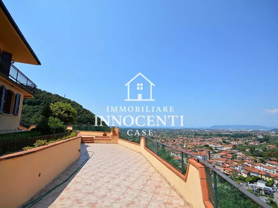 Immagine 8 di Villa in vendita  a Montignoso