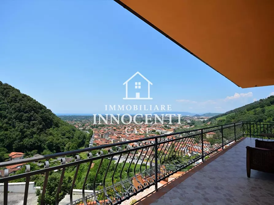 Immagine 29 di Villa in vendita  a Montignoso