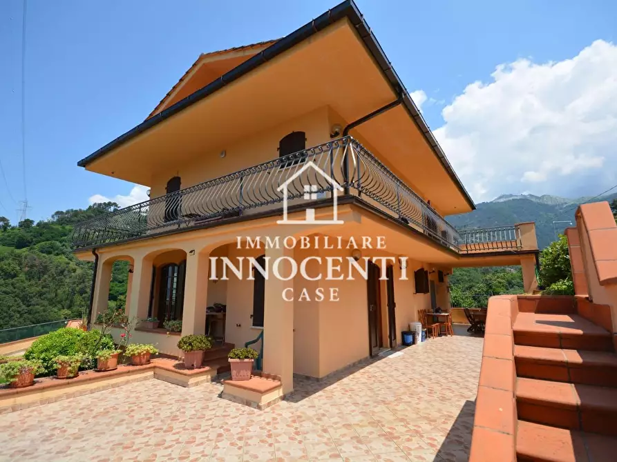 Immagine 6 di Villa in vendita  a Montignoso