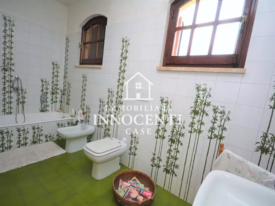 Immagine 27 di Villa in vendita  a Montignoso