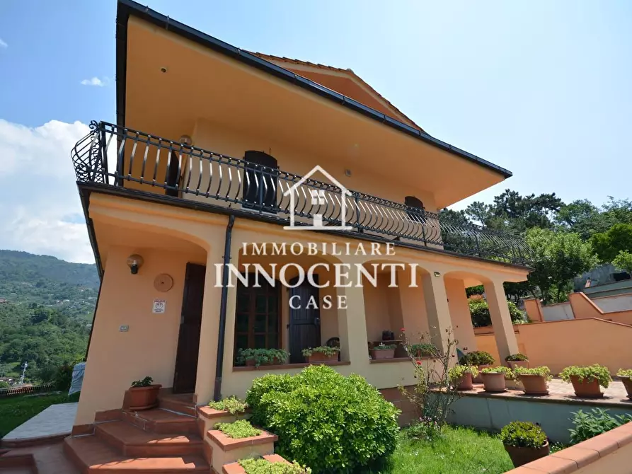 Immagine 7 di Villa in vendita  a Montignoso
