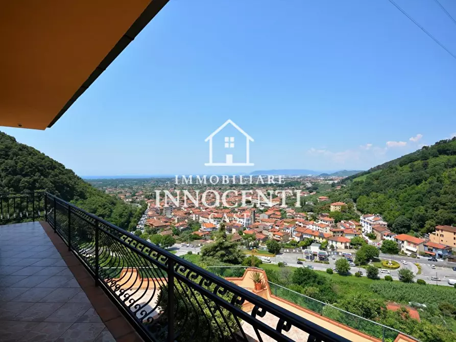 Immagine 20 di Villa in vendita  a Montignoso