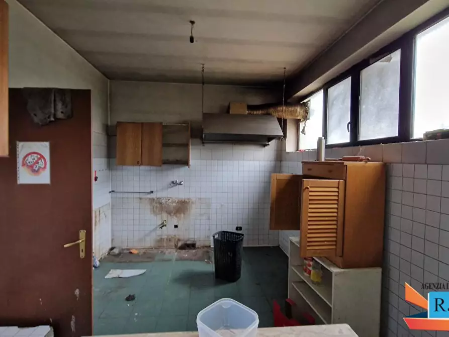 Immagine 11 di Attività artigianale in vendita  a Colle Di Val D'elsa