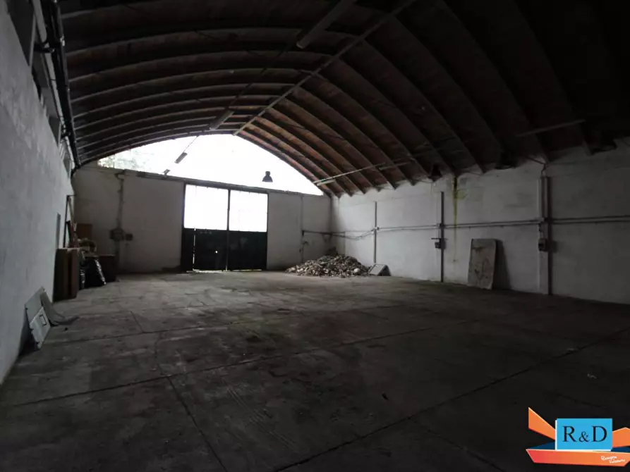 Immagine 2 di Attività artigianale in vendita  a Colle Di Val D'elsa