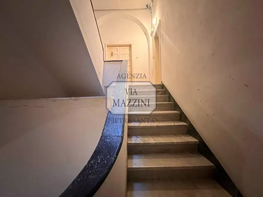 Immagine 10 di Appartamento in vendita  a Pietrasanta