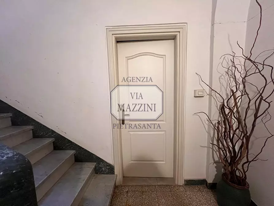 Immagine 11 di Appartamento in vendita  a Pietrasanta