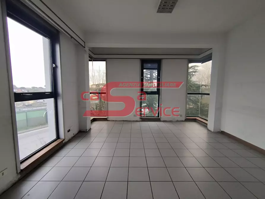 Immagine 3 di Ufficio in vendita  a Montecatini Terme