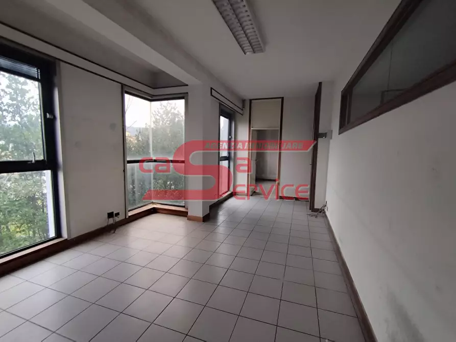 Immagine 9 di Ufficio in vendita  a Montecatini Terme