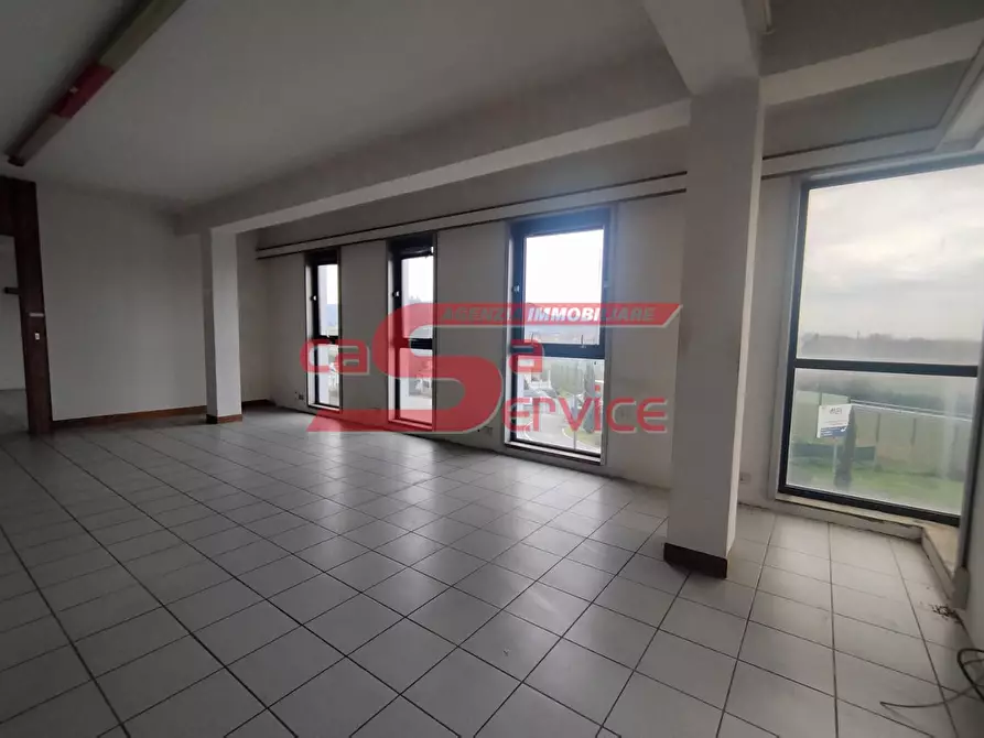 Immagine 2 di Ufficio in vendita  a Montecatini Terme