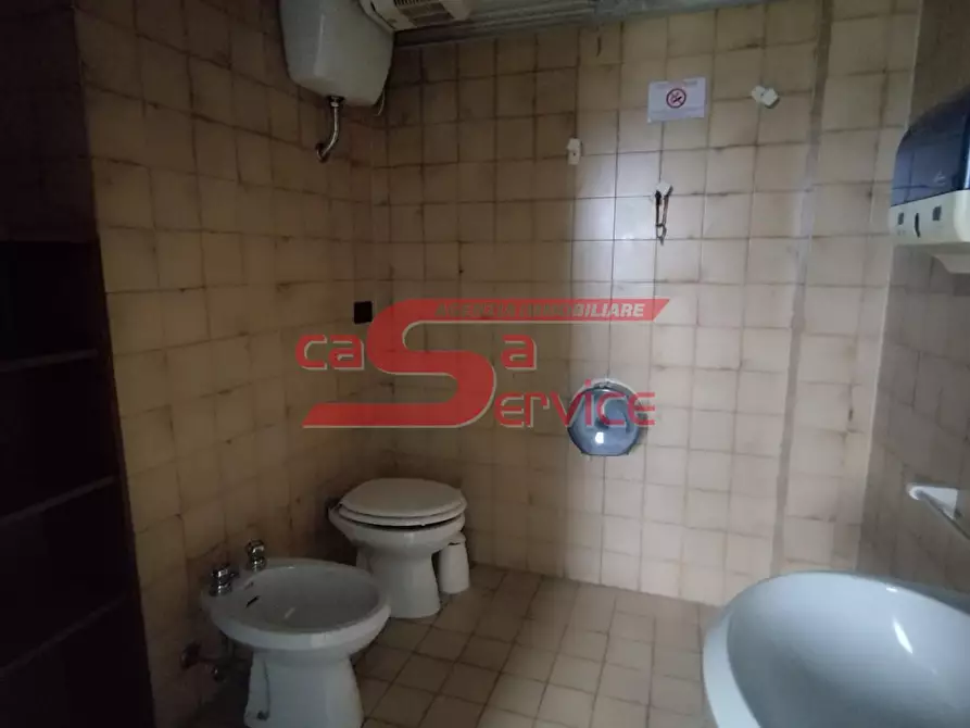 Immagine 7 di Ufficio in vendita  a Montecatini Terme