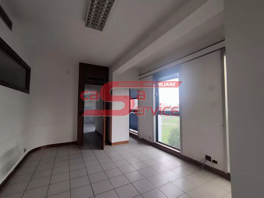 Immagine 5 di Ufficio in vendita  a Montecatini Terme