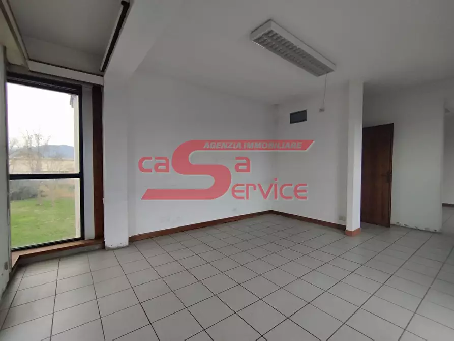 Immagine 12 di Ufficio in vendita  a Montecatini Terme