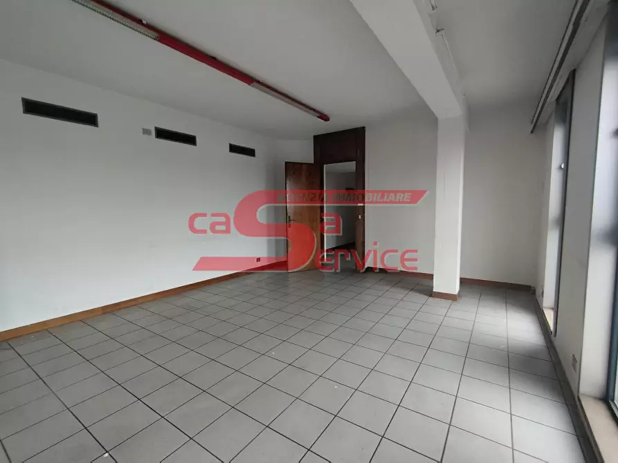 Immagine 6 di Ufficio in vendita  a Montecatini Terme