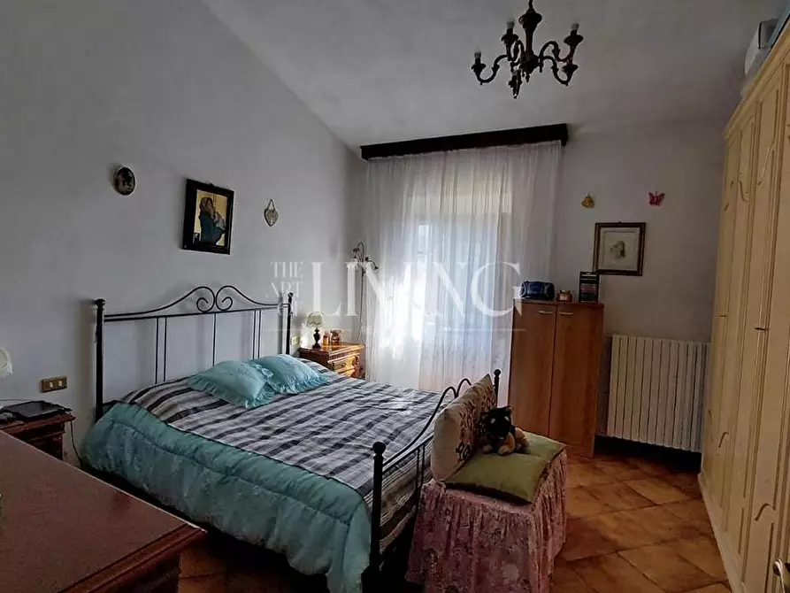 Immagine 22 di Casa colonica in vendita  a Lucca