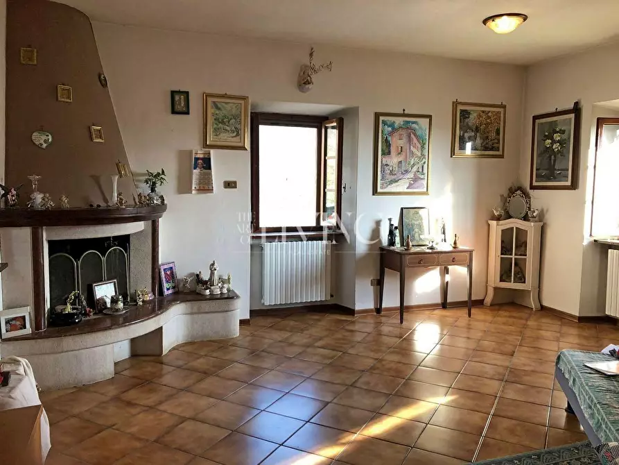 Immagine 14 di Casa colonica in vendita  a Lucca