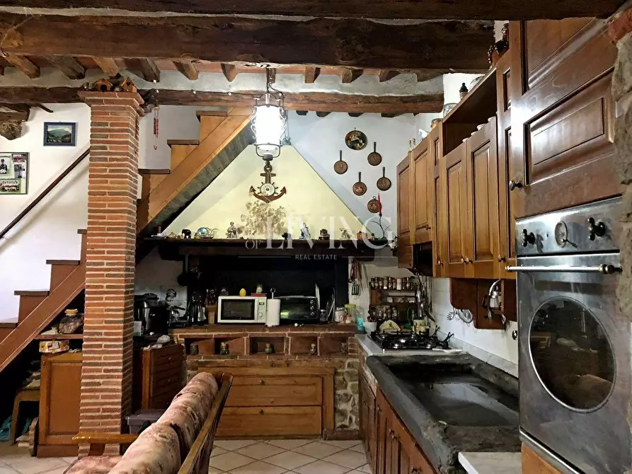 Immagine 8 di Casa colonica in vendita  a Lucca