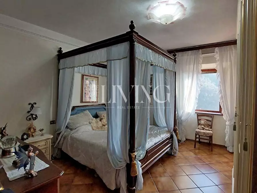 Immagine 11 di Casa colonica in vendita  a Lucca