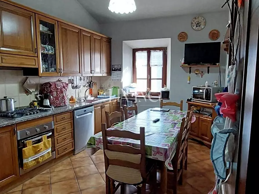 Immagine 19 di Casa colonica in vendita  a Lucca