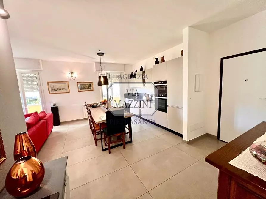 Immagine 11 di Appartamento in vendita  a Pietrasanta