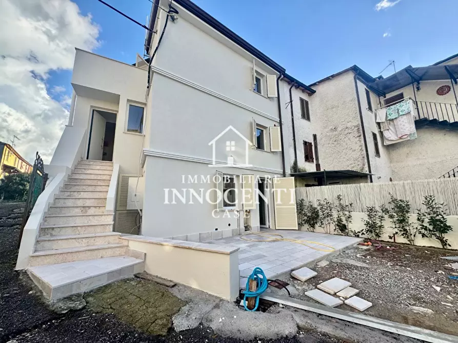 Immagine 15 di Terratetto in vendita  a Massa