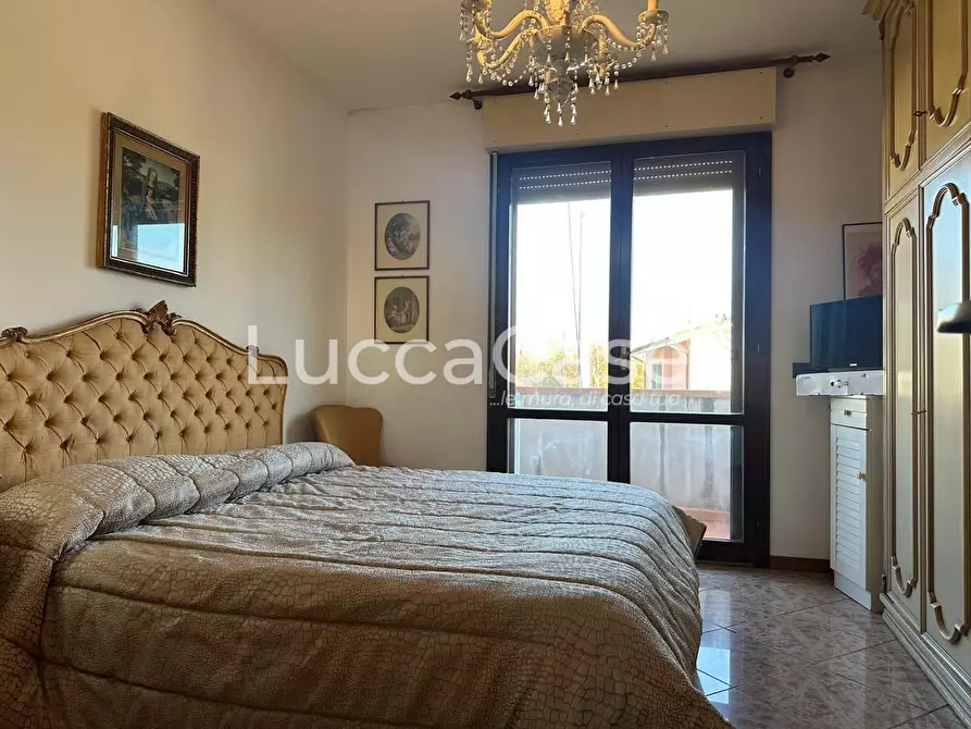 Immagine 15 di Appartamento in vendita  a Lucca