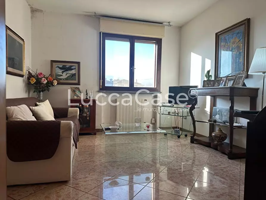 Immagine 4 di Appartamento in vendita  a Lucca