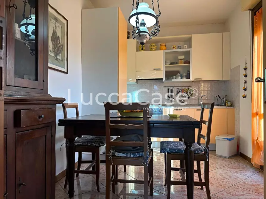 Immagine 5 di Appartamento in vendita  a Lucca