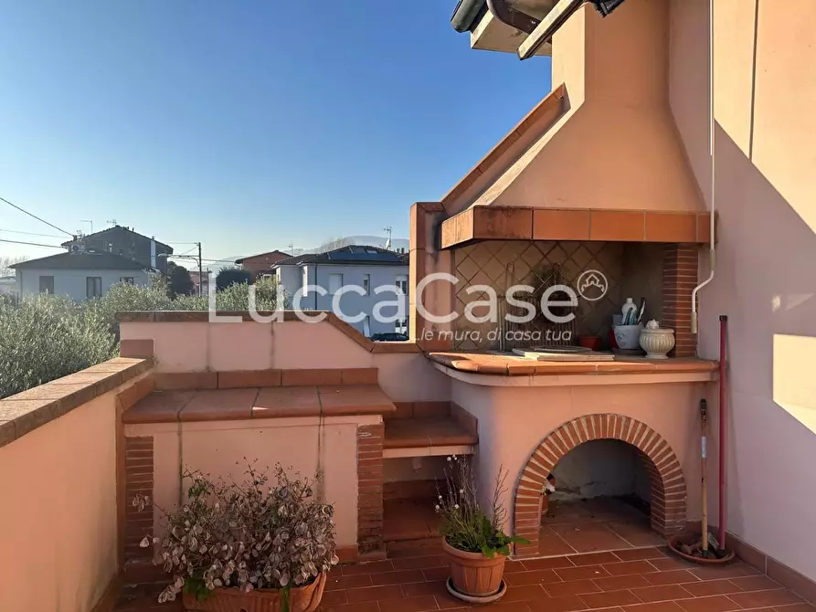 Immagine 3 di Appartamento in vendita  a Lucca