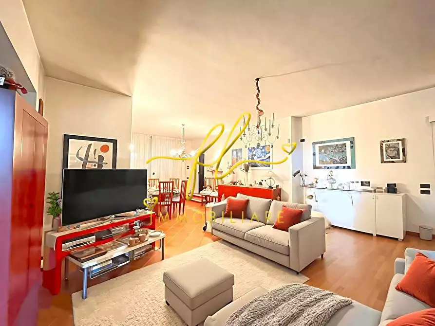 Immagine 3 di Villa in vendita  a Casole D'elsa