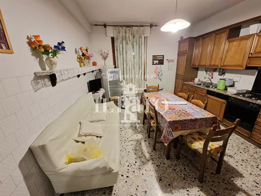 Immagine 4 di Appartamento in vendita  a Prato