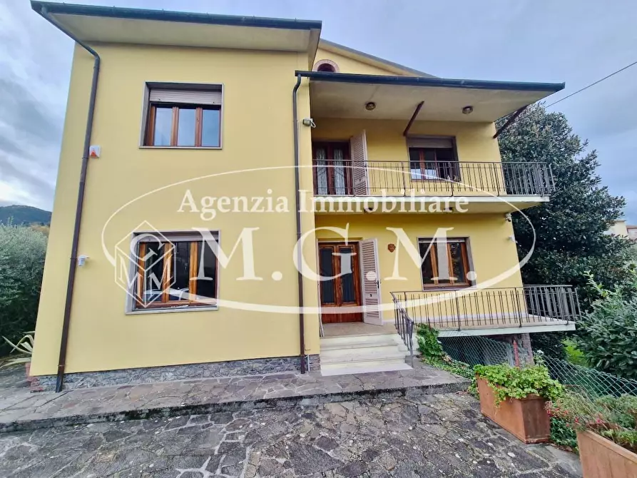 Immagine 6 di Villa in vendita  a Capannori