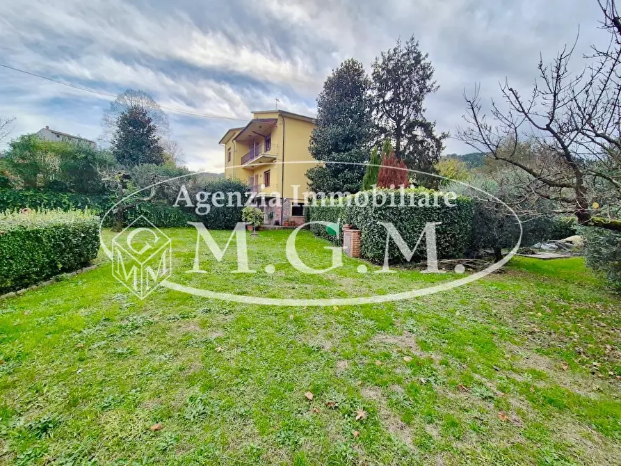 Immagine 4 di Villa in vendita  a Capannori