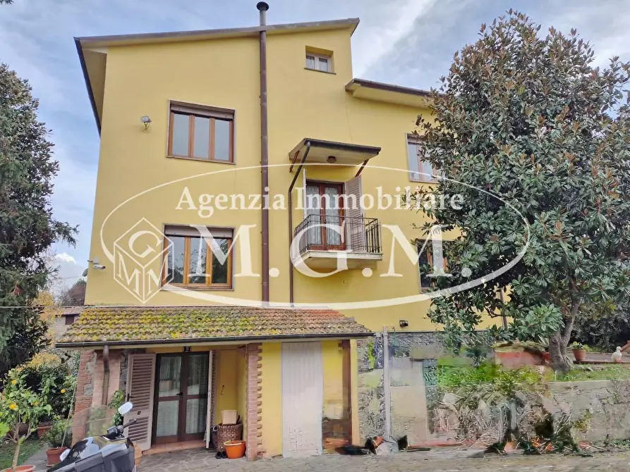 Immagine 9 di Villa in vendita  a Capannori