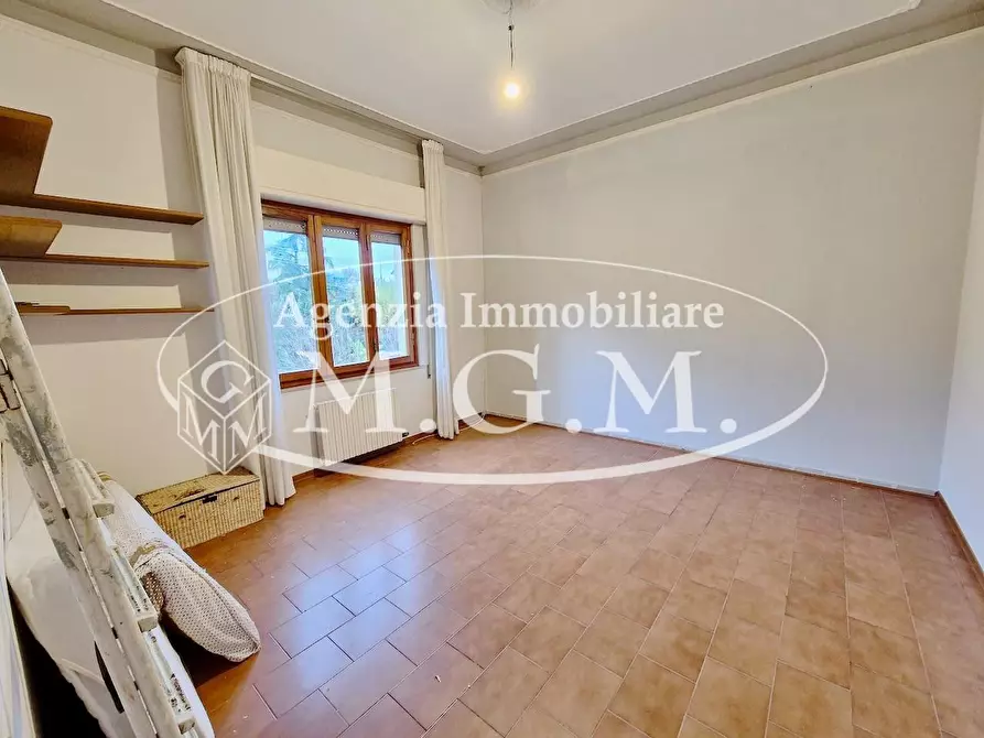 Immagine 37 di Villa in vendita  a Capannori