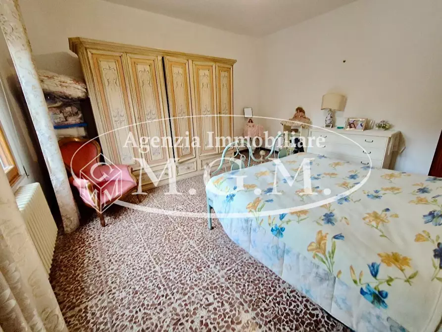 Immagine 24 di Villa in vendita  a Capannori