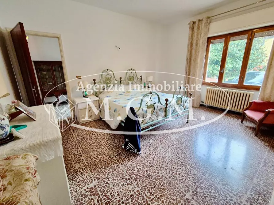 Immagine 23 di Villa in vendita  a Capannori