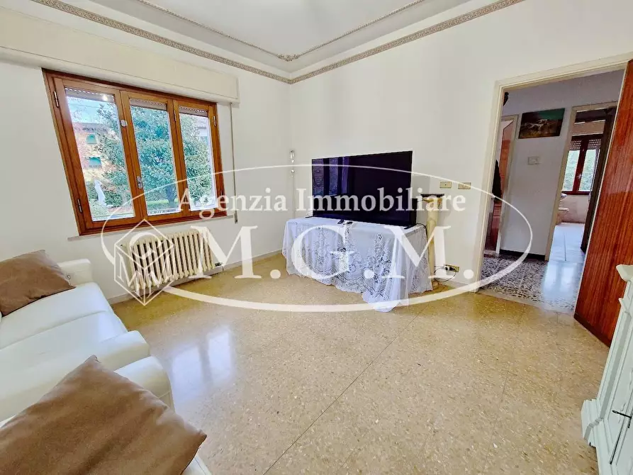 Immagine 21 di Villa in vendita  a Capannori