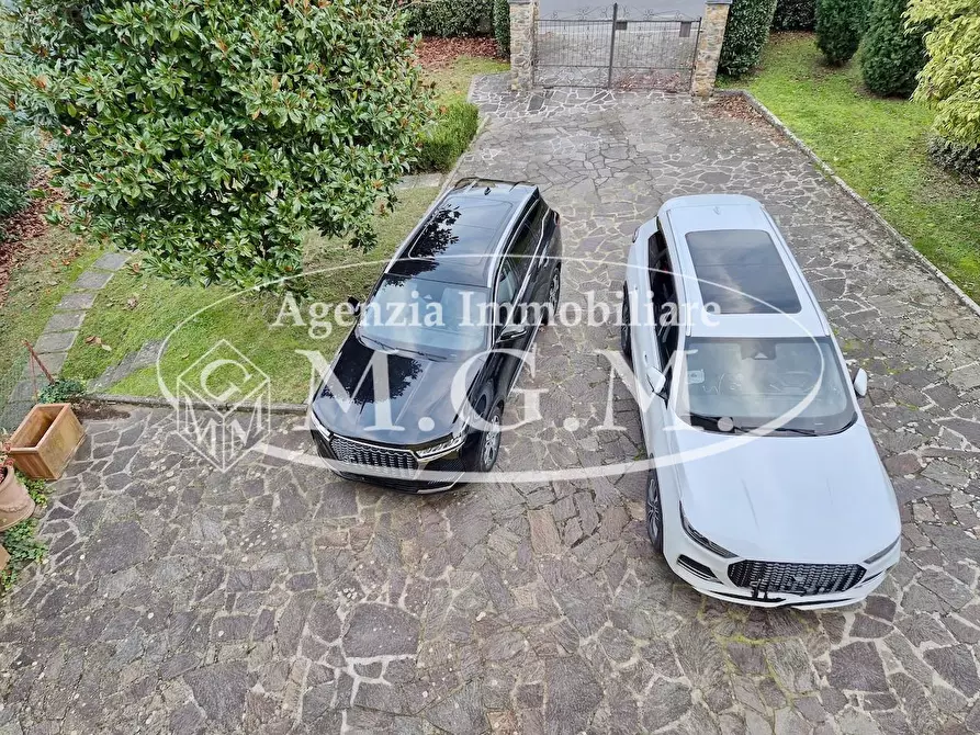 Immagine 41 di Villa in vendita  a Capannori