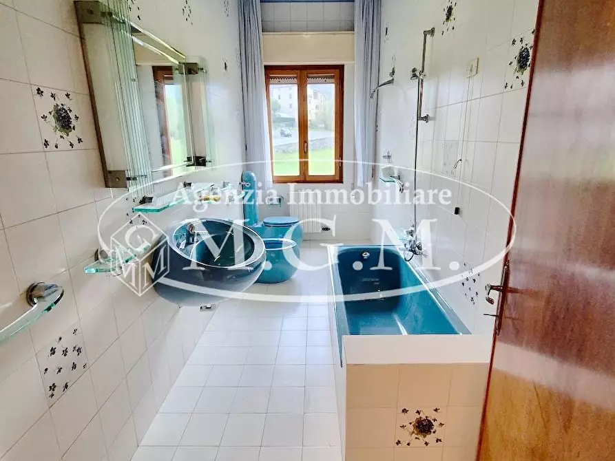 Immagine 35 di Villa in vendita  a Capannori